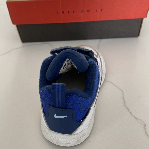 Nike Baby Velcro Sneakers  Sz 4c - Picture 4 of 10
